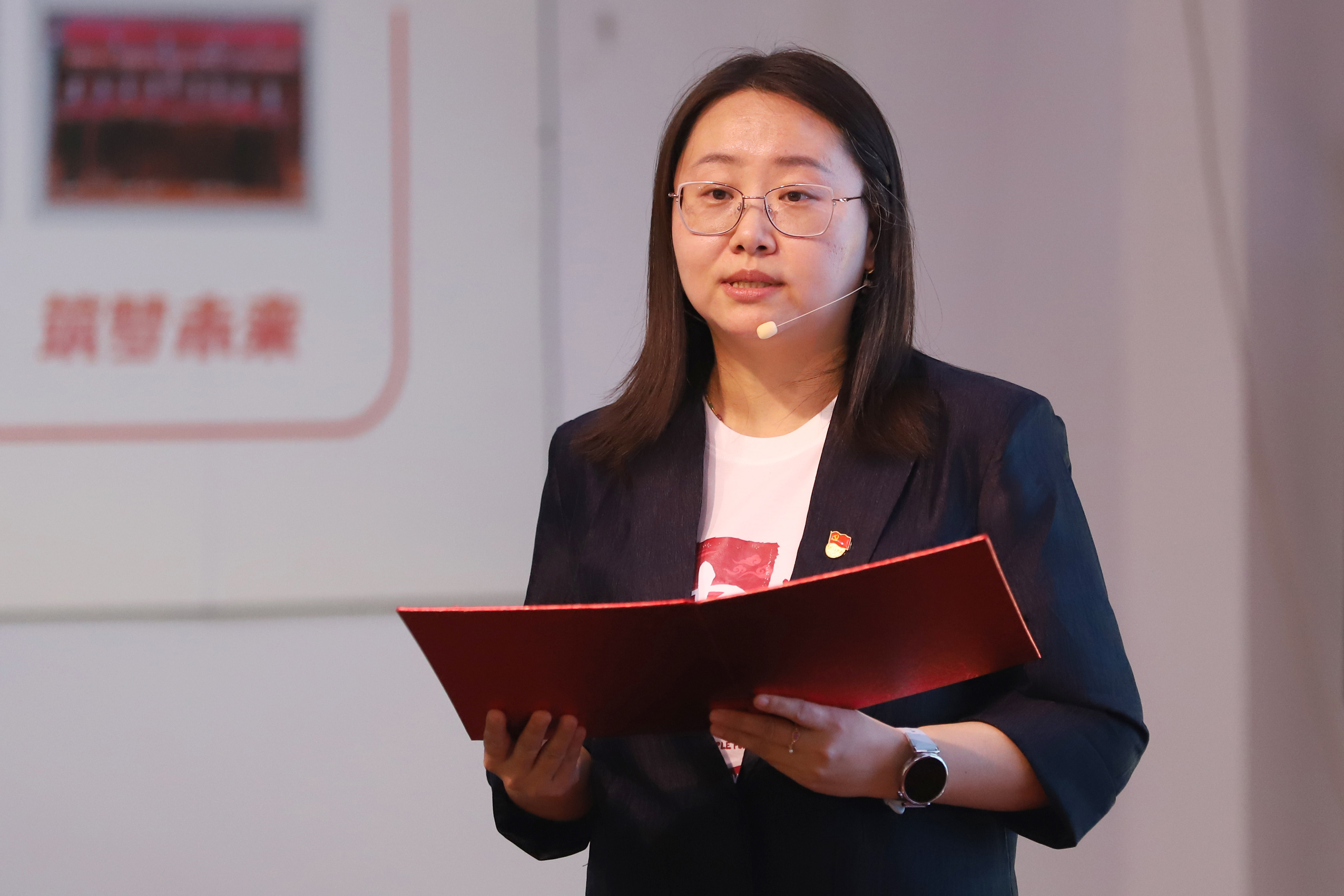 3.江都路街衡山里社区党委书记张文.jpg